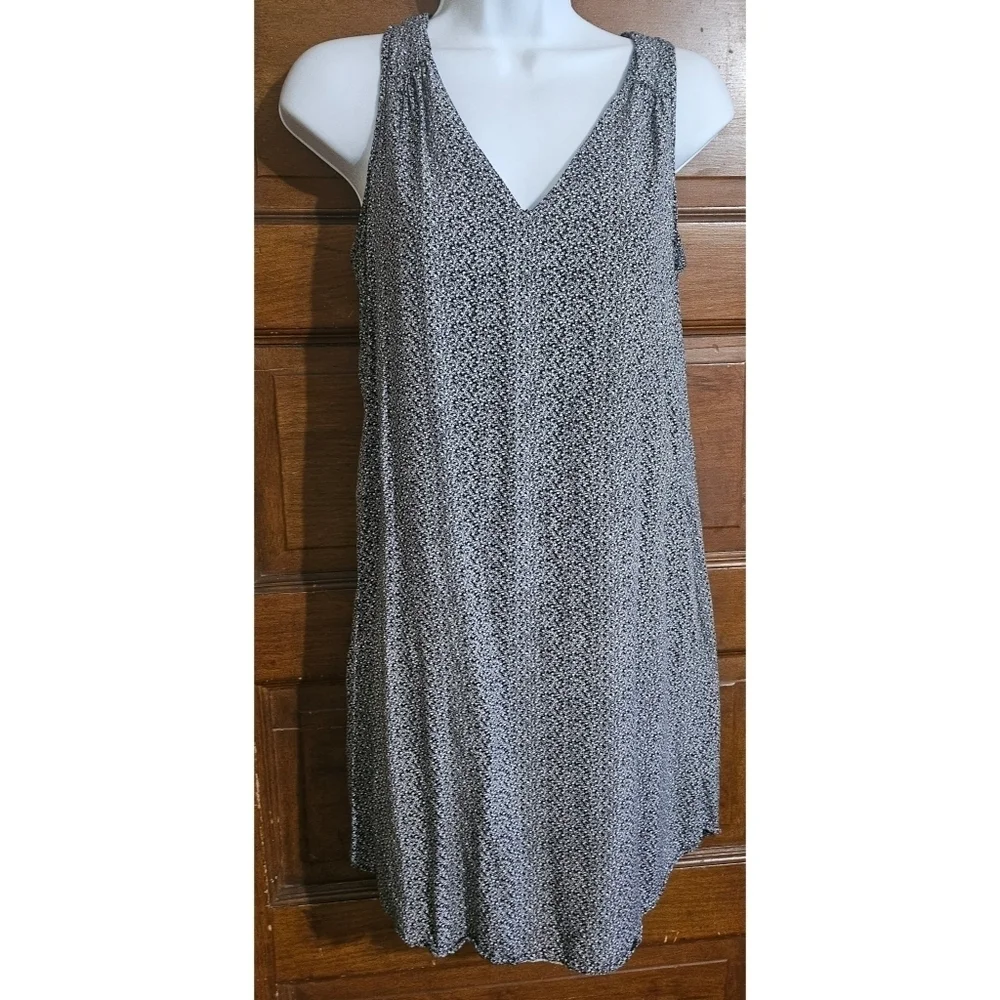 Old Navy V-Neck Shift Dress